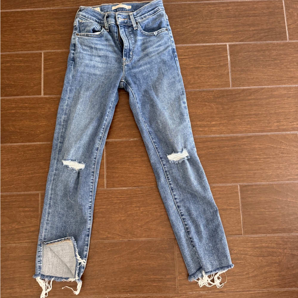 Levi’s 724 High Rise Straight Distressed split hem